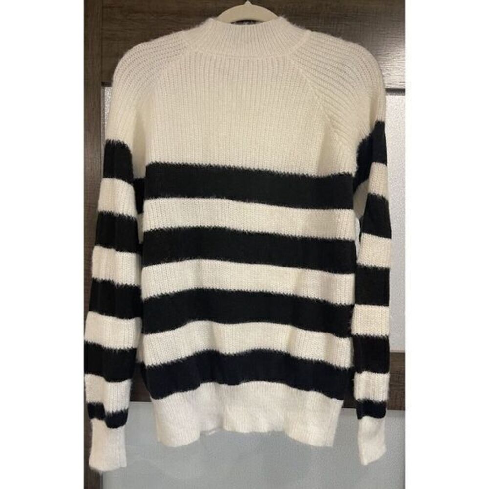 Cato Est 1946 Women's Ivory And Black Striped Mock Neck‎ Sweater Sz M